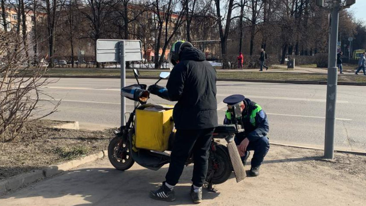 Москвада 15 минг курьер ишдан четлаштирилди