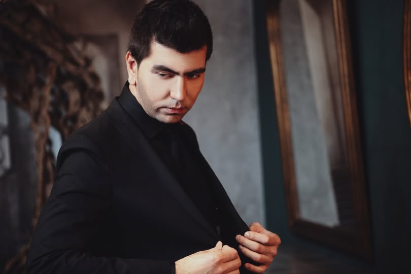 Шерали Жўраев қўшиқларидан рухсатсиз фойдаланган Сардор Мамадалиев яна жаримага тортилди