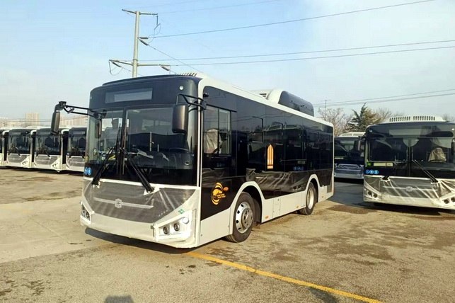 zhizzahda-zhamoat-transportiga-haq-tolashda-naqd-puldan-voz-kechildi