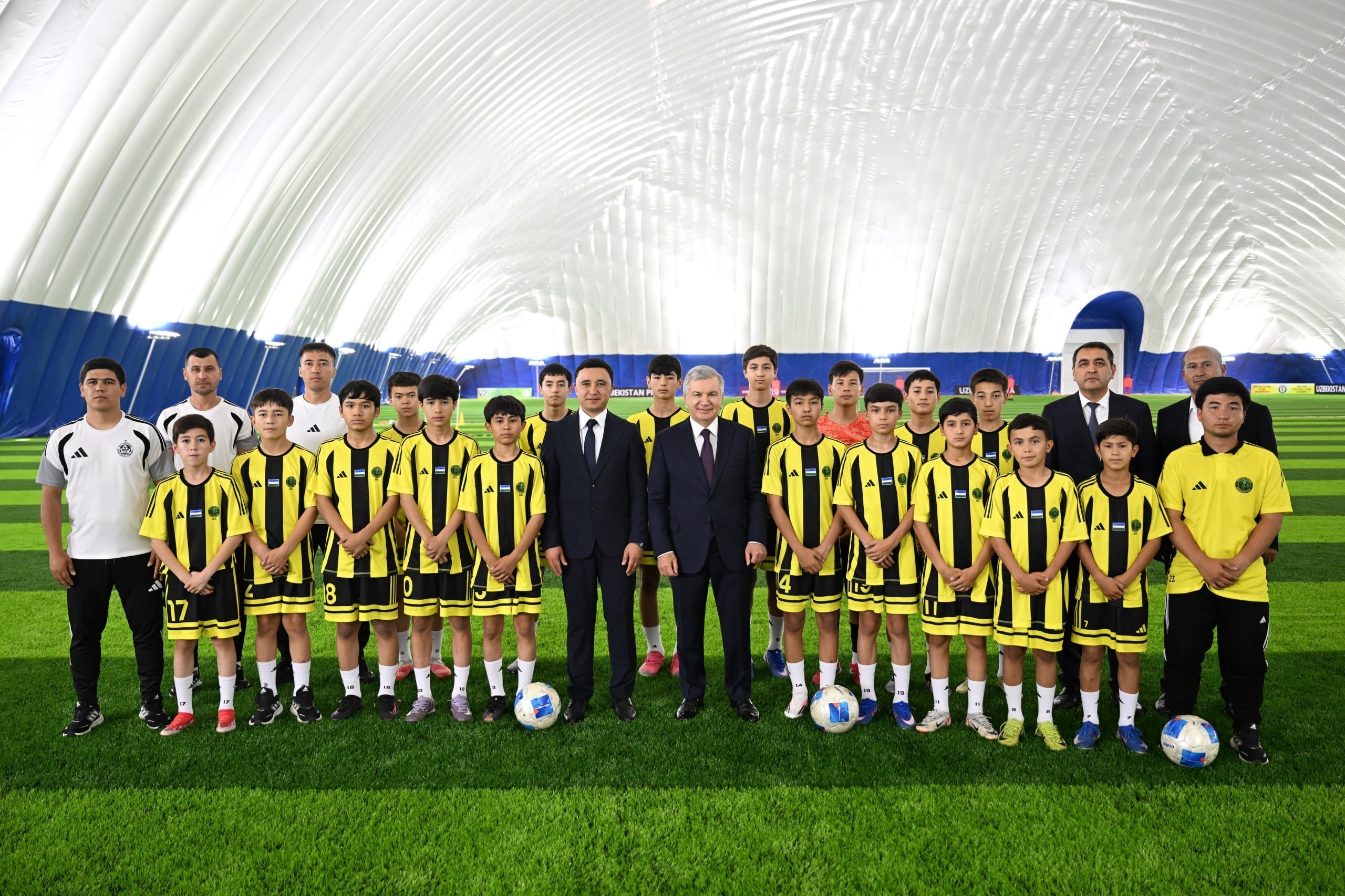prezident-neftchi-akademiyasidagi-sharoitlar-bilan-tanishdi
