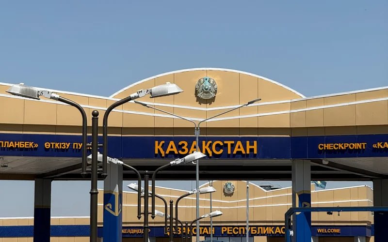 qozogiston-ozbekiston-chegarasida-navbat-yuzaga-keldi