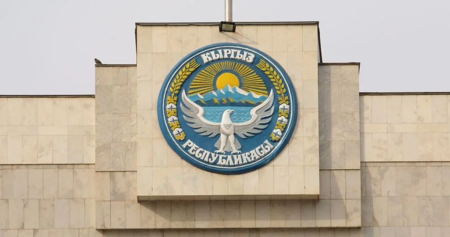 qirgiziston-hukumati-sanktsiya-havflari-tufayli-50-ta-kompaniyani-yopdi