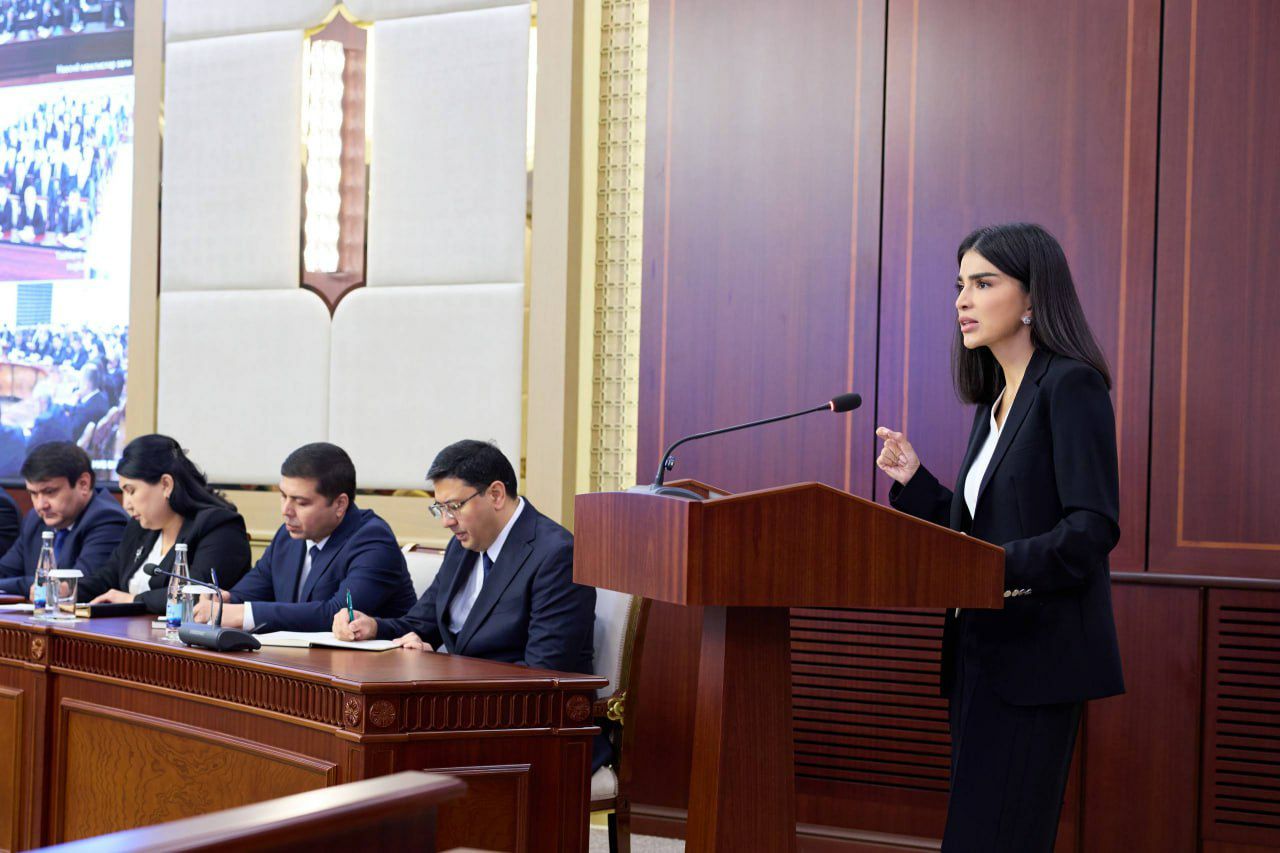saida-mirziyoeva-oliy-sudning-yangi-raisi-robahon-mahmudovani-sud-yalar-zhamoasiga-tanishtirdi