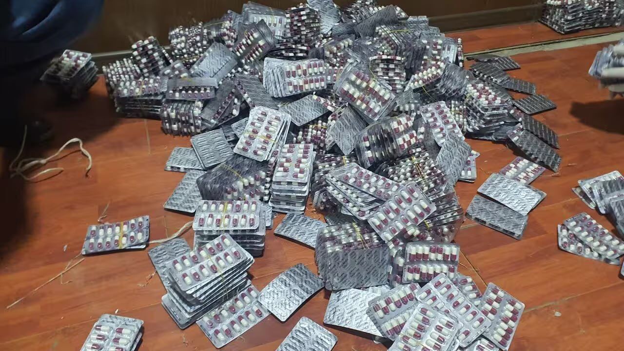 Туркиядан олиб келинган кучли таъсир қилувчи дорилар божхонада фош этилди