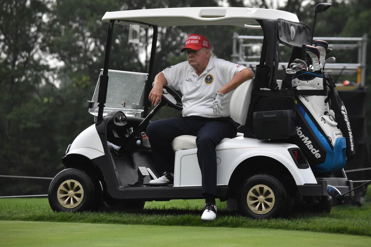 Трампнинг гольф клубида қуролланган шахс қўлга олинди