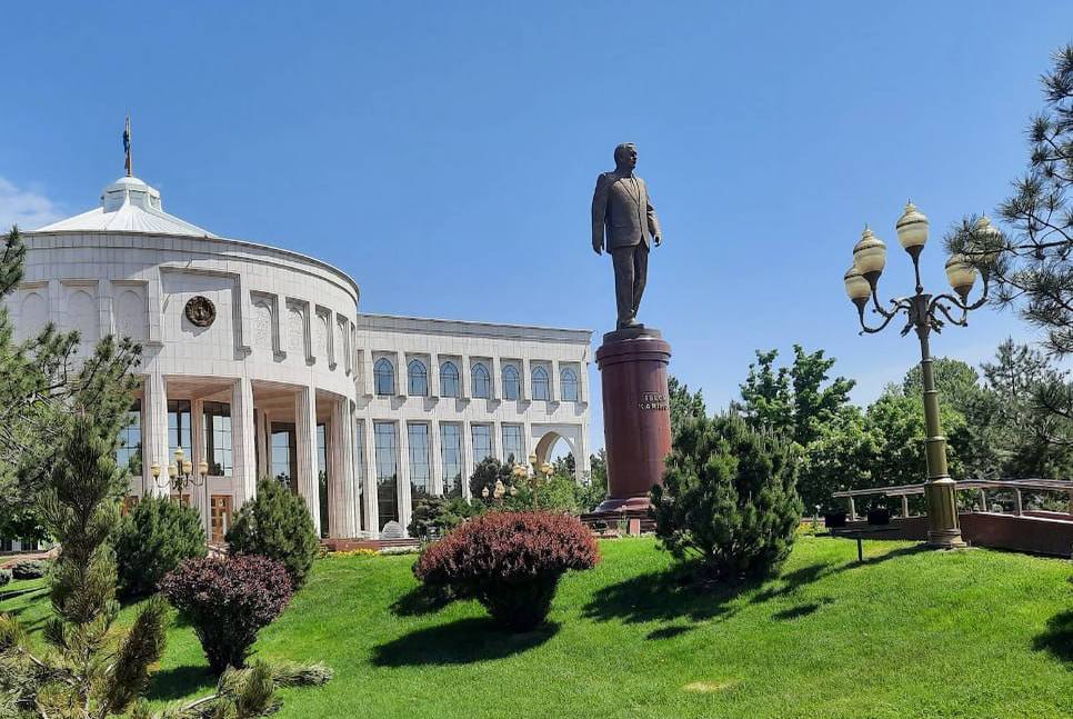 Оқсарой қароргоҳи атрофини очиқ хиёбонга айлантириш ишлари бошланди