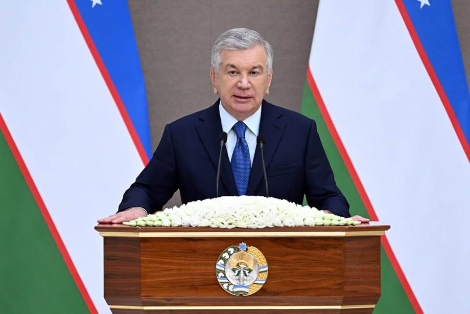 Шавкат Мирзиёев камбағалликни қисқартириш бўйича йиғилиш ўтказмоқда