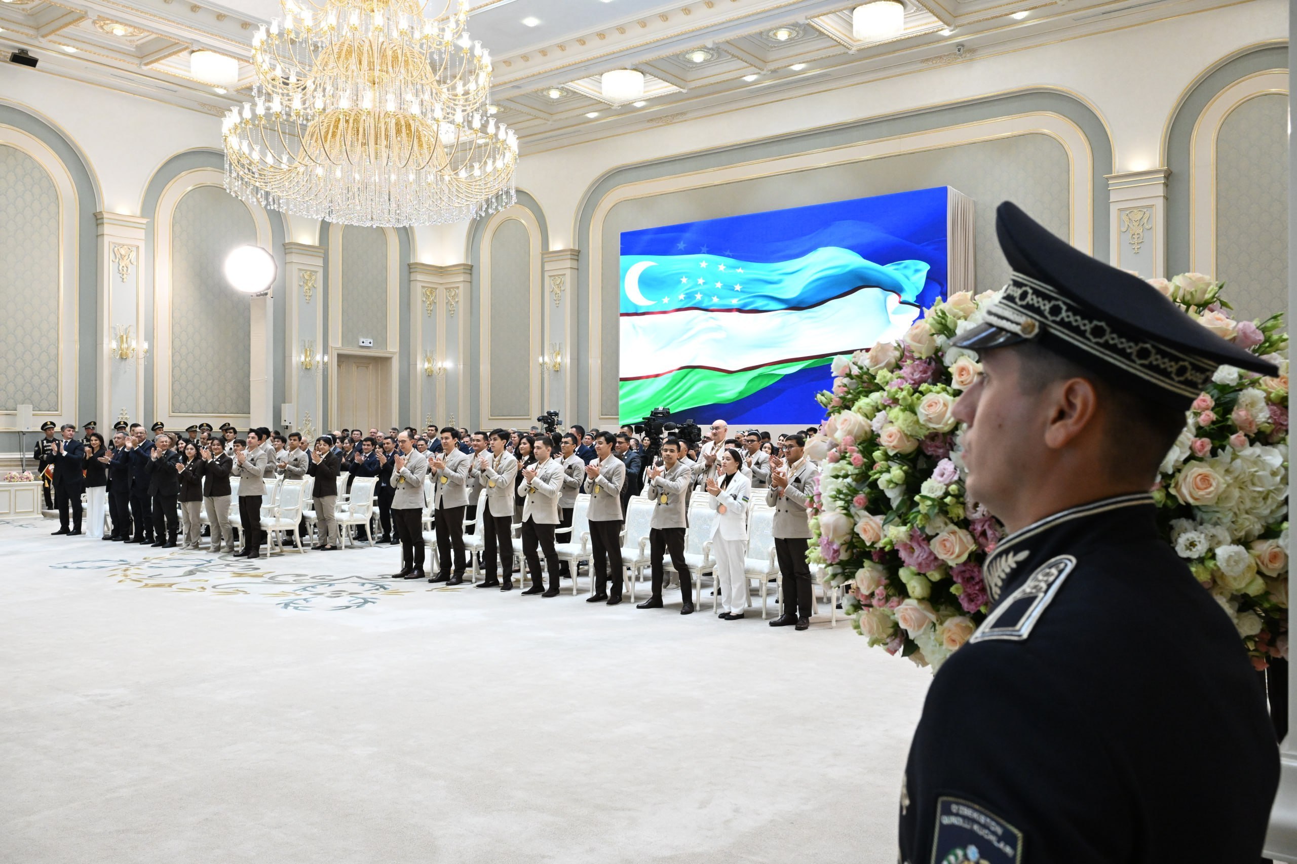 shahmat-olimpiadasi-chempionlari-uy-zhoy-va-avtomobil-bilan-taqdirlanadi