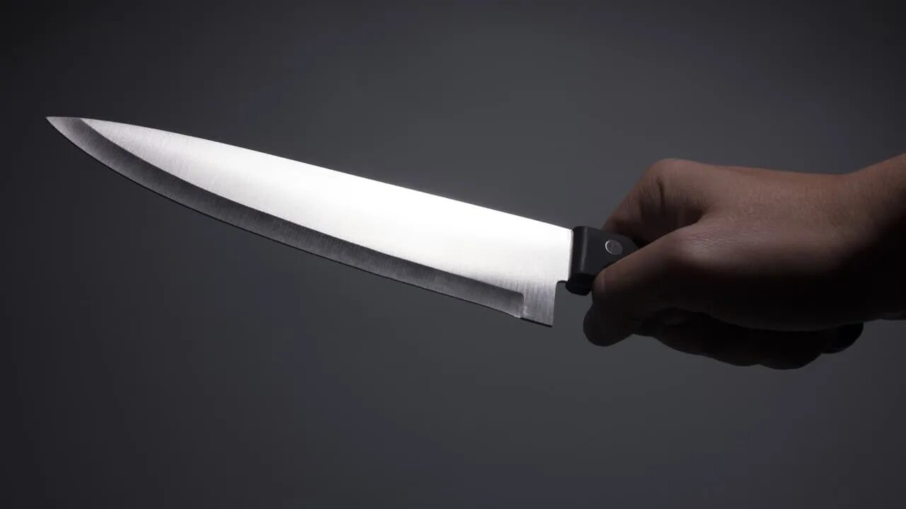 Sharp knife. Ножи Sharp. Нож Сток. Нож Стоковая фотография. Рука держащая большой острый нож.